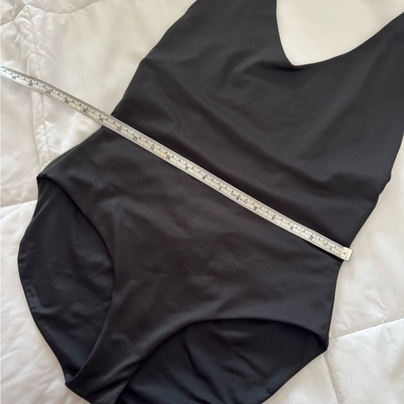 Londre Bodywear Minimalist One Piece, Matte Black, XL Made from plastic bottles - Picture 5 of 5